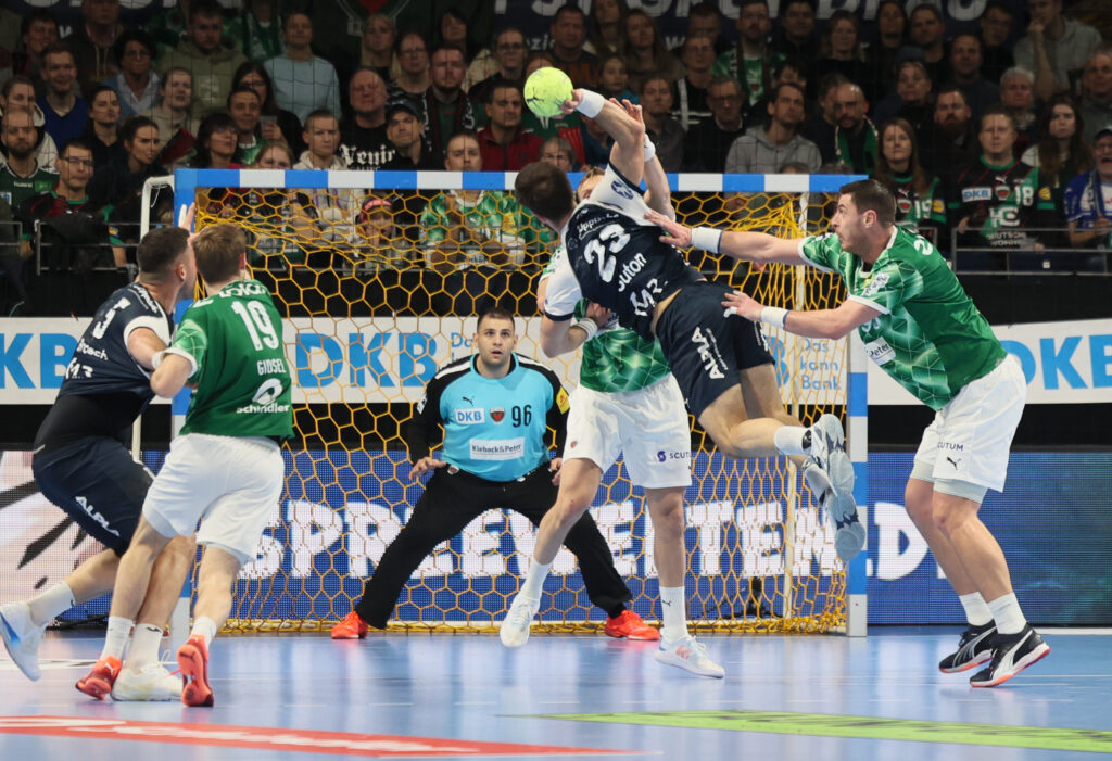 GER HBL Saison 2024/2025 FÜCHSE Berlin vs TBV Lemgo Lippe, 12.12.24, Max-Schmeling-Halle, Berlin,